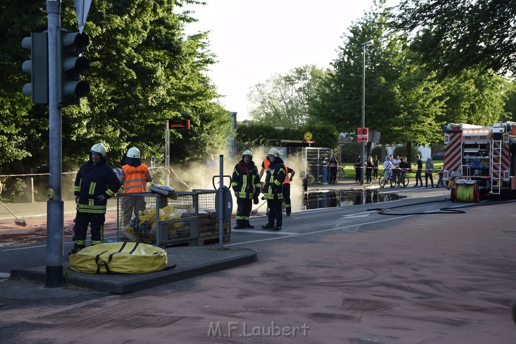 TLF 4 umgestuerzt Koeln Bocklemuend Ollenhauer Ring Militaerringstr P070.JPG - Miklos Laubert